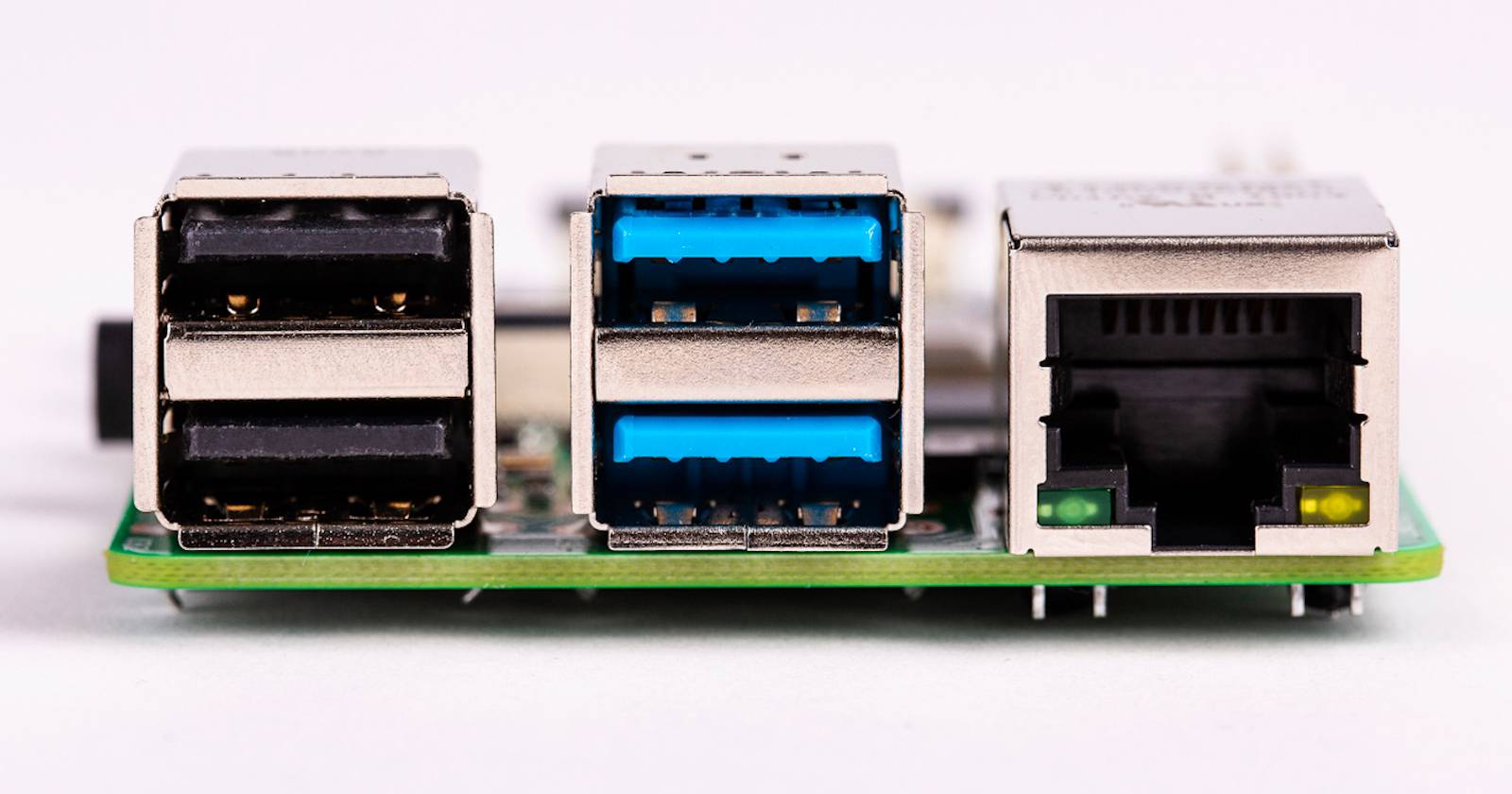 USB и Ethernet порты Raspberry Pi 4