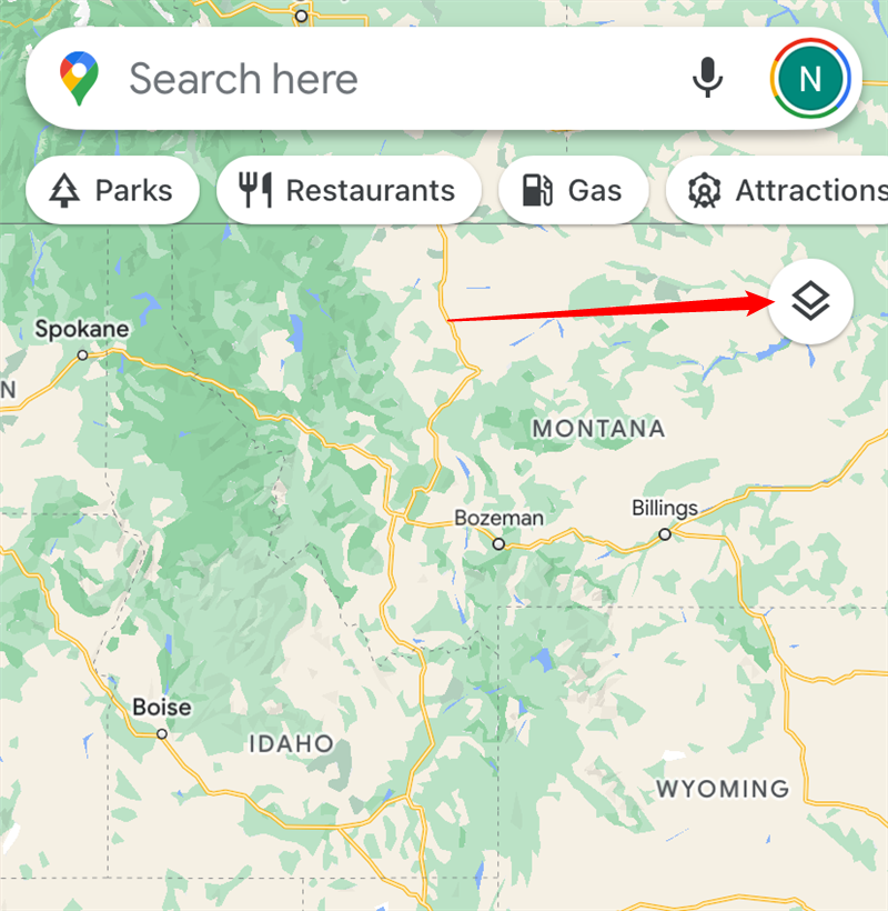 Иконка слоёв в правом верхнем углу интерфейса Google Maps на iPhone.