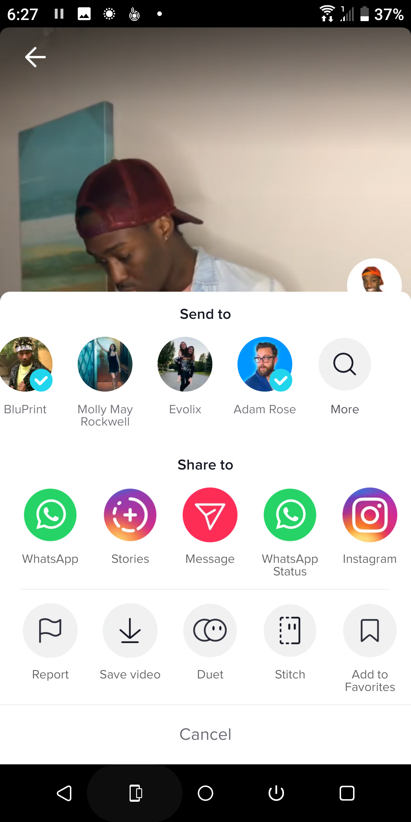 Кнопка сохранения видео в TikTok на экране 'Поделиться'