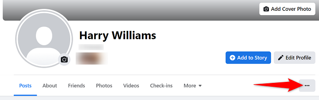 Три точки в левой части списка вкладок на странице профиля.