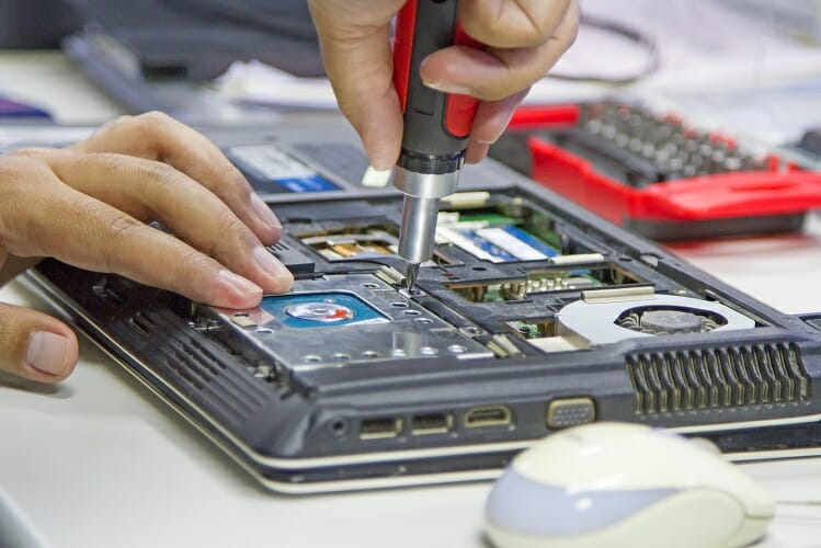 Извлечение жёсткого диска из ноутбука