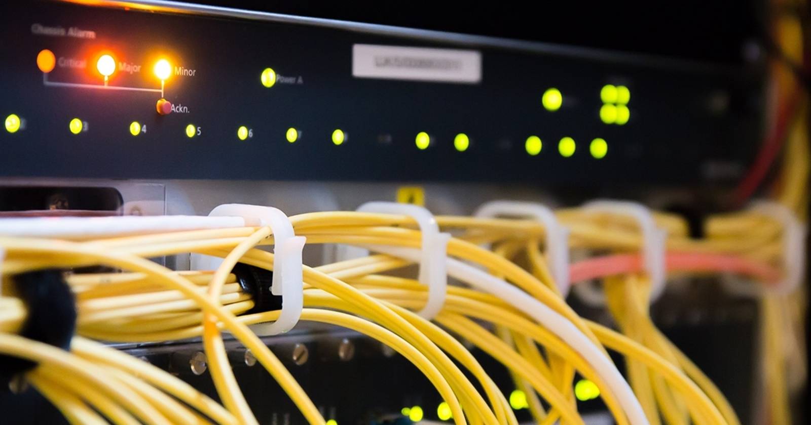 Домашний Wi‑Fi маршрутизатор — вид спереди.