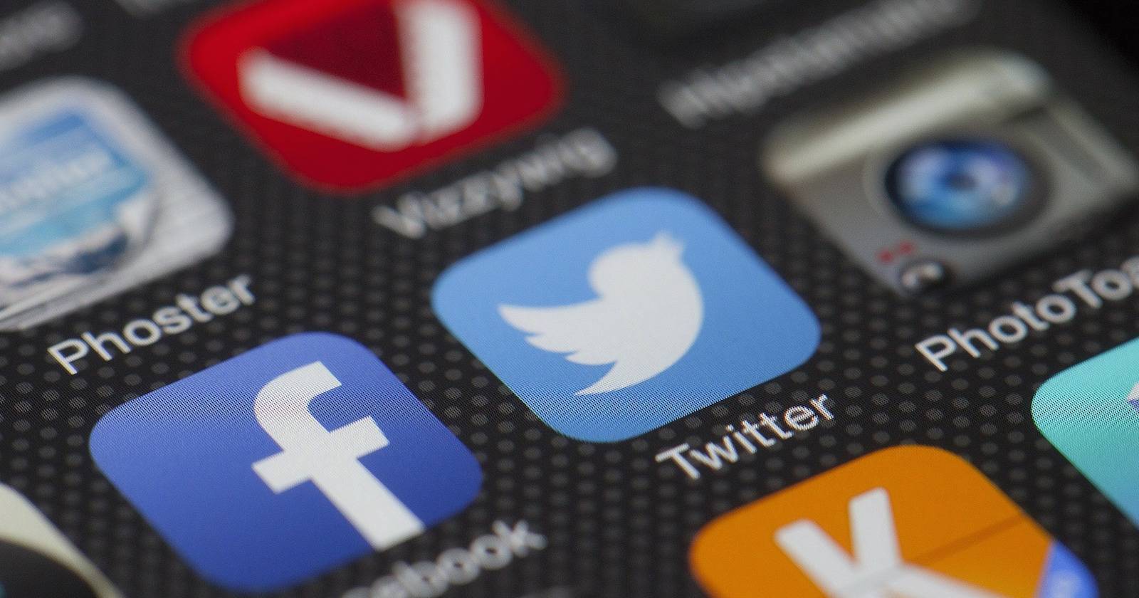 Скриншот интерфейса Twitter с лентой и постами