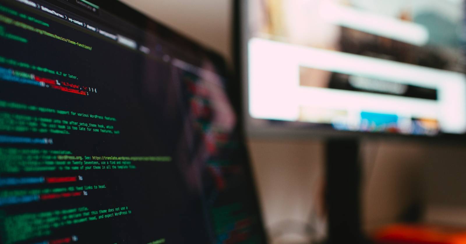 Ноутбук с кодом веб-страницы