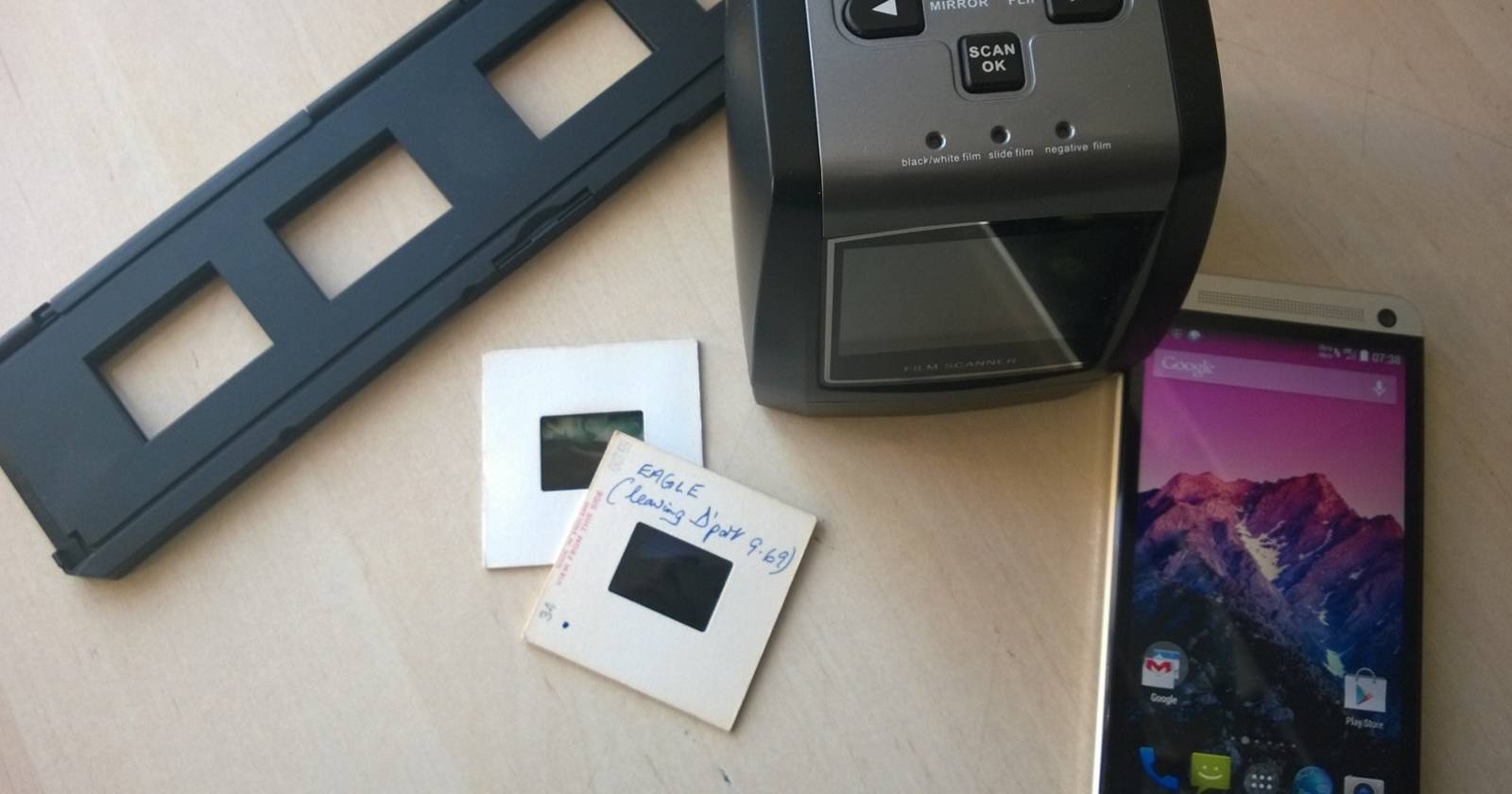 Как оцифровать слайды, негативы и фото