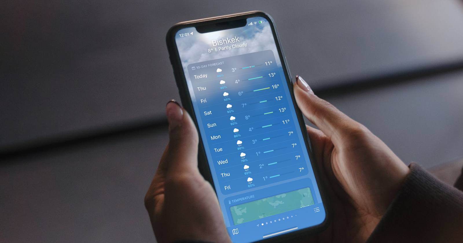Цветные полосы прогноза в приложении Погода на iPhone