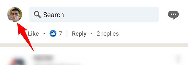 Нажмите на иконку профиля в приложении LinkedIn.