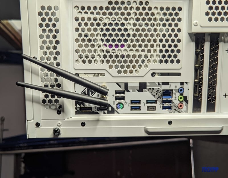 внутренние слоты PCIe на материнской плате