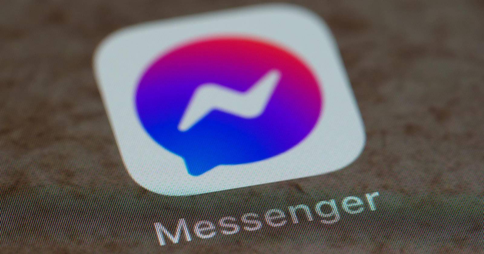 Как сменить реакцию в Facebook Messenger