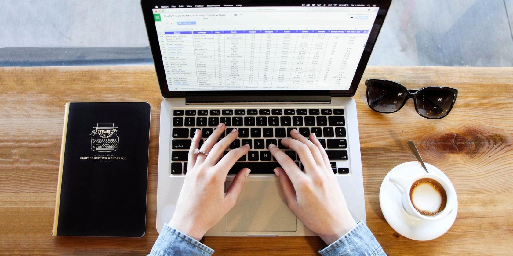 Сравнить два столбца в Excel быстро