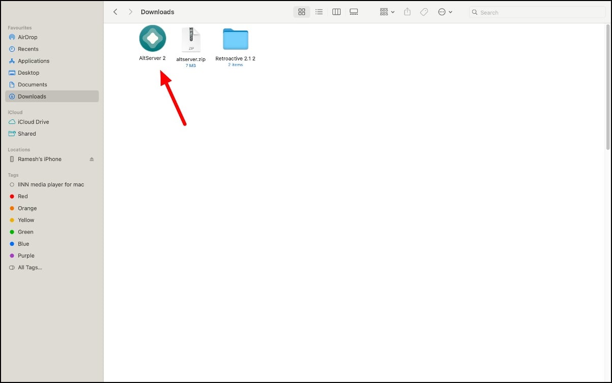 Установочный файл AltServer на компьютере Mac перед запуском