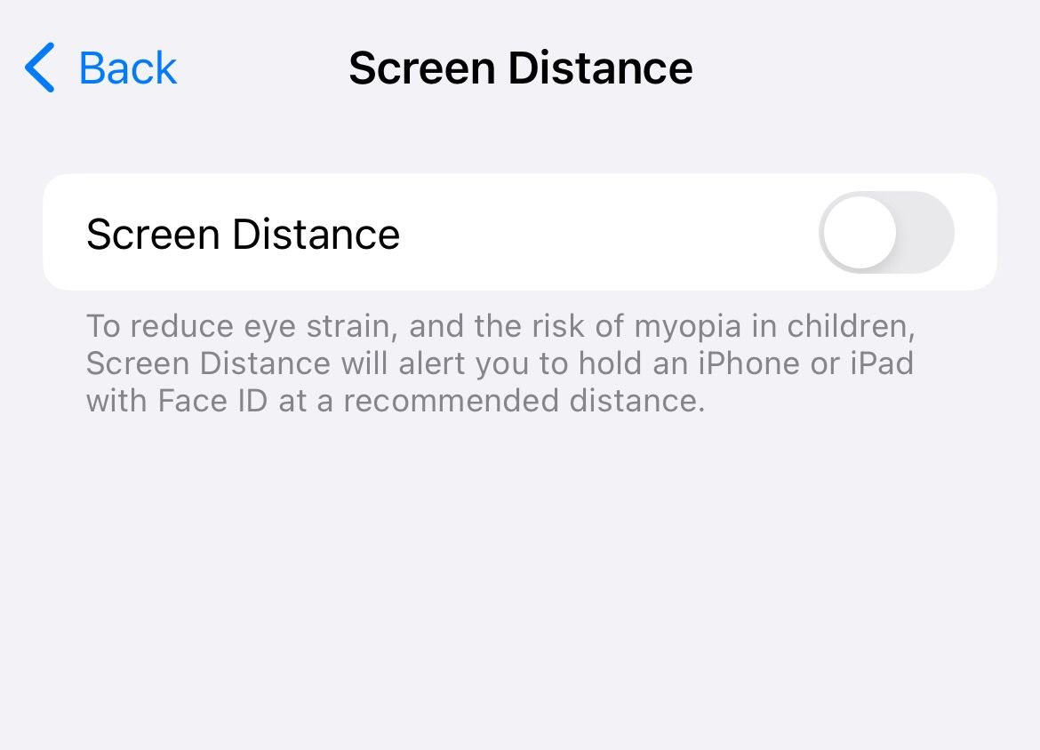 Скриншот iPhone с показом, как отключить функцию Screen Distance в настройках.