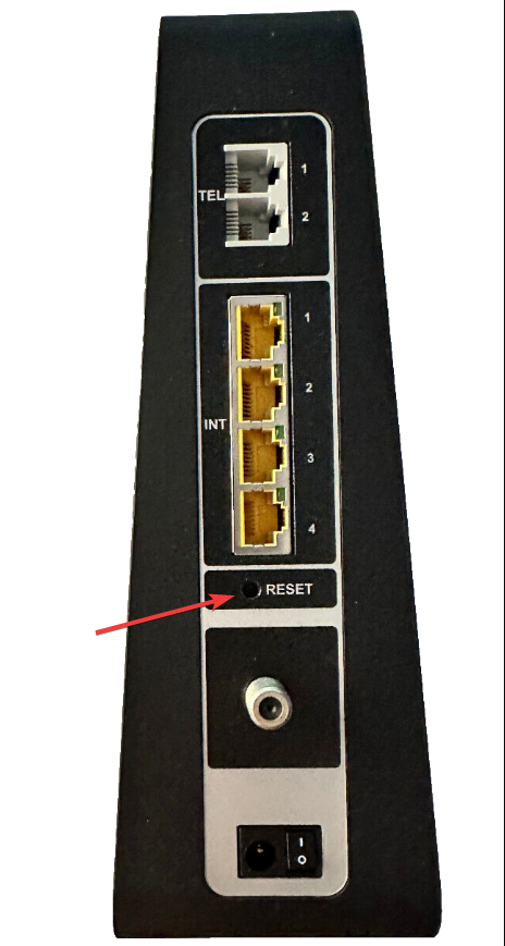 Кнопка Reset на задней панели Virgin Hub 3