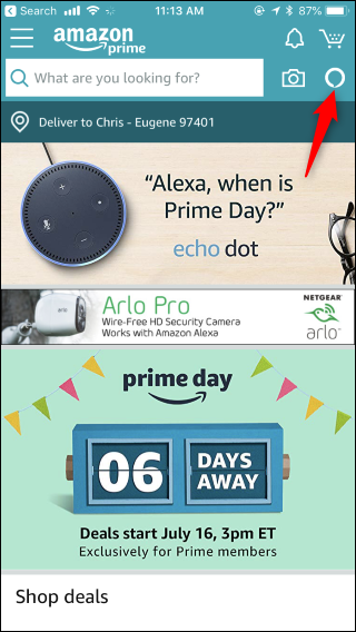 Нижняя панель приложения Alexa с выделенной синей иконкой для активации голосового ассистента