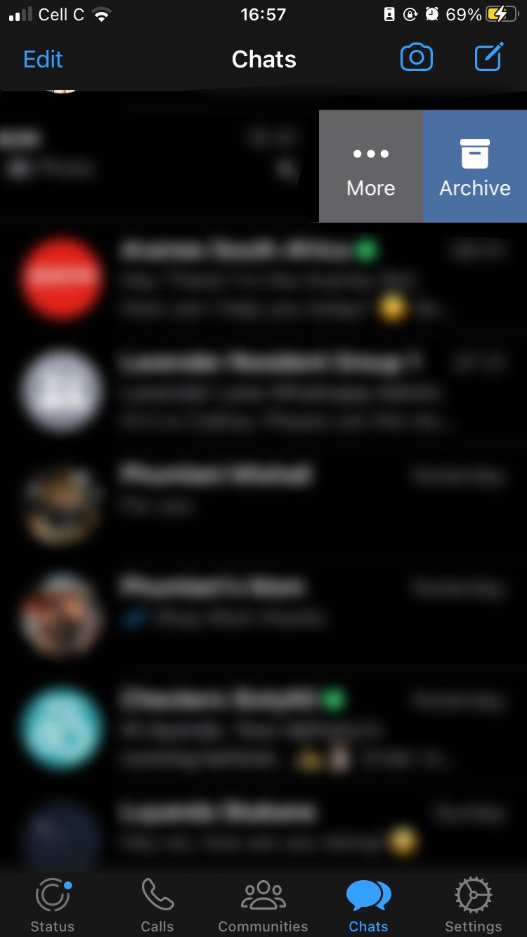 Опция архивирования в разделе чатов приложения WhatsApp