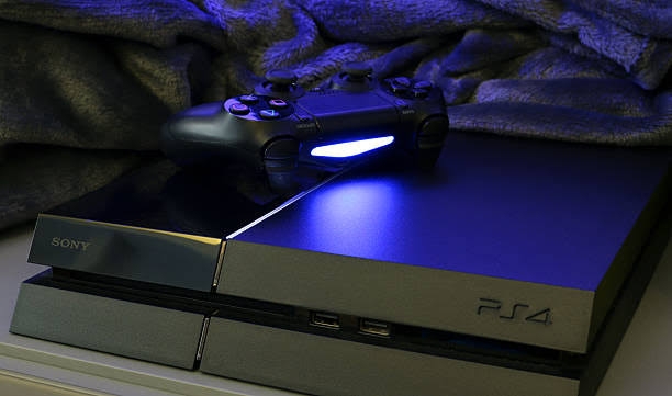 Игровая консоль PS4 подключена к телевизору Vizio