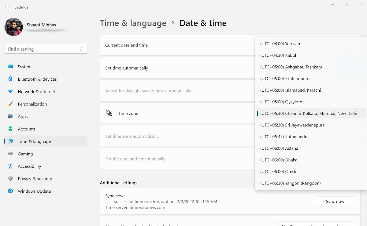 Выбор часового пояса в настройках Windows 11