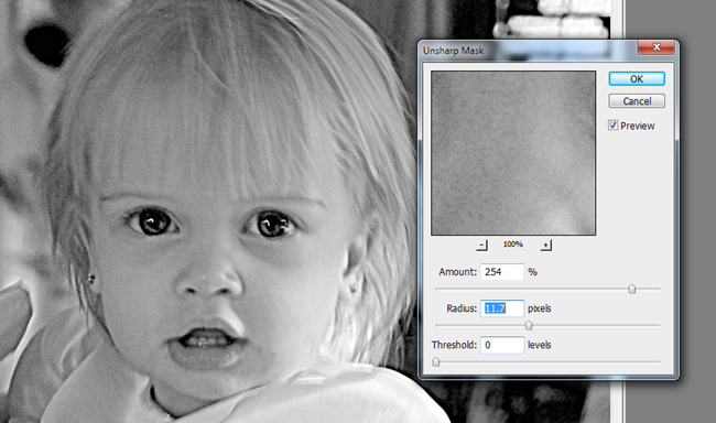 Painel Canais com canal Lightness selecionado (imagem em tons de cinza)