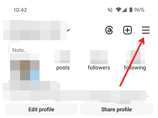 Нажатие на гамбургер-меню в мобильном приложении Instagram