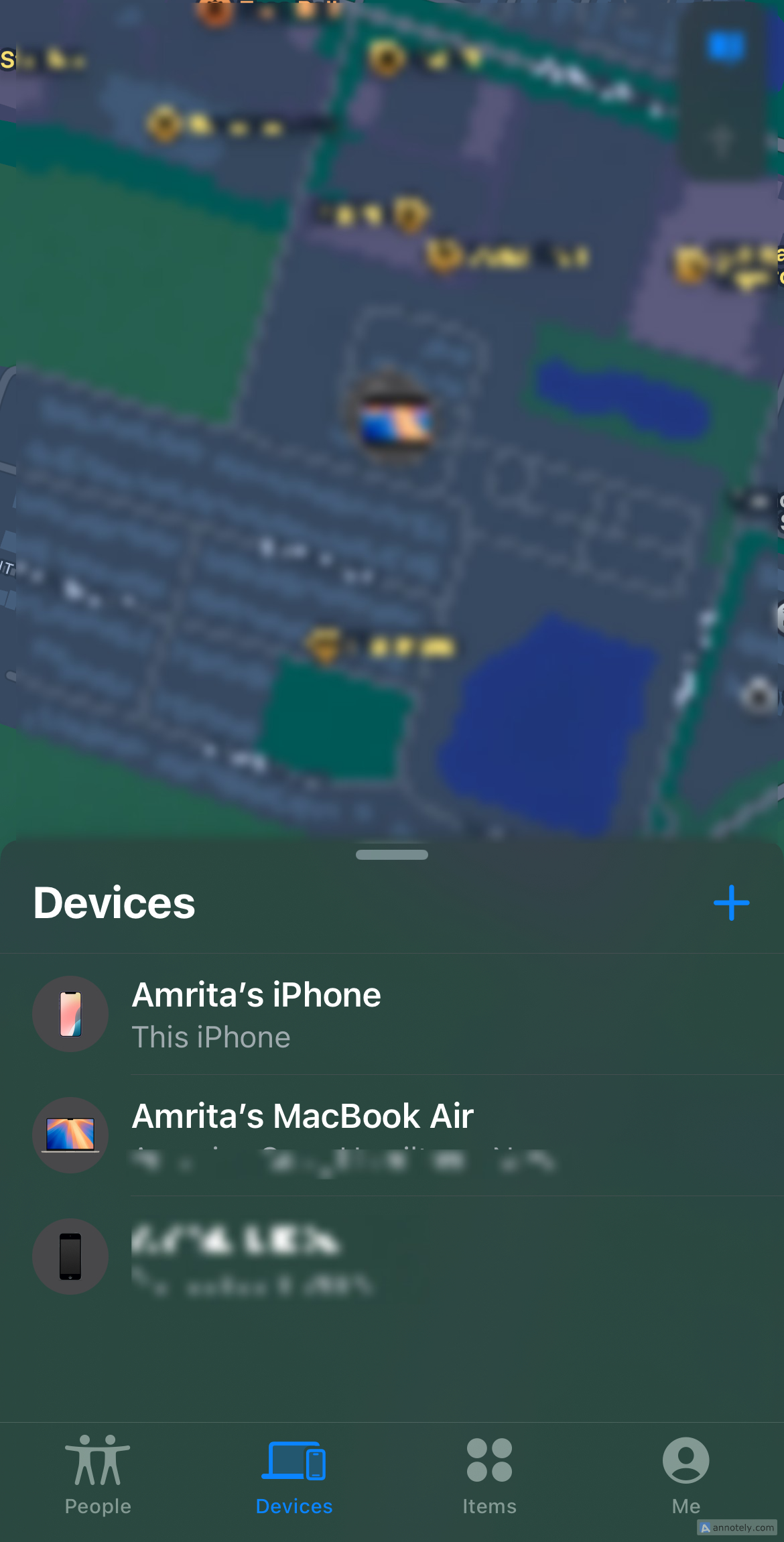 Просмотр приложения «Локатор» на iPhone.
