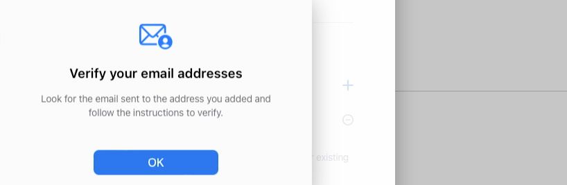 Скриншот сообщения iCloud с просьбой подтвердить адреса при подключении персонального домена.