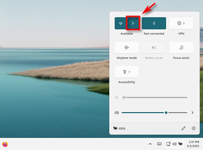 Нажмите правую часть кнопки Wi‑Fi в панели Быстрых настроек Windows 11, чтобы развернуть список сетей.