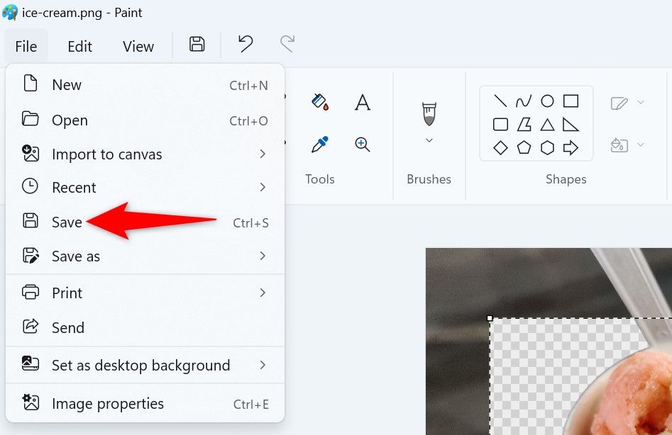 Меню «Файл > Сохранить» в Paint выделено.