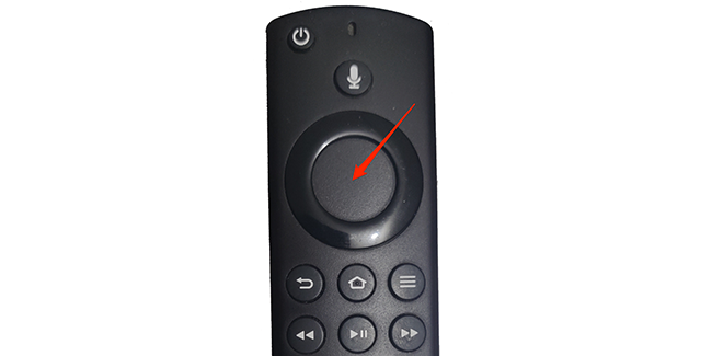 Нажмите центральную кнопку в навигационном кольце пульта Fire TV.