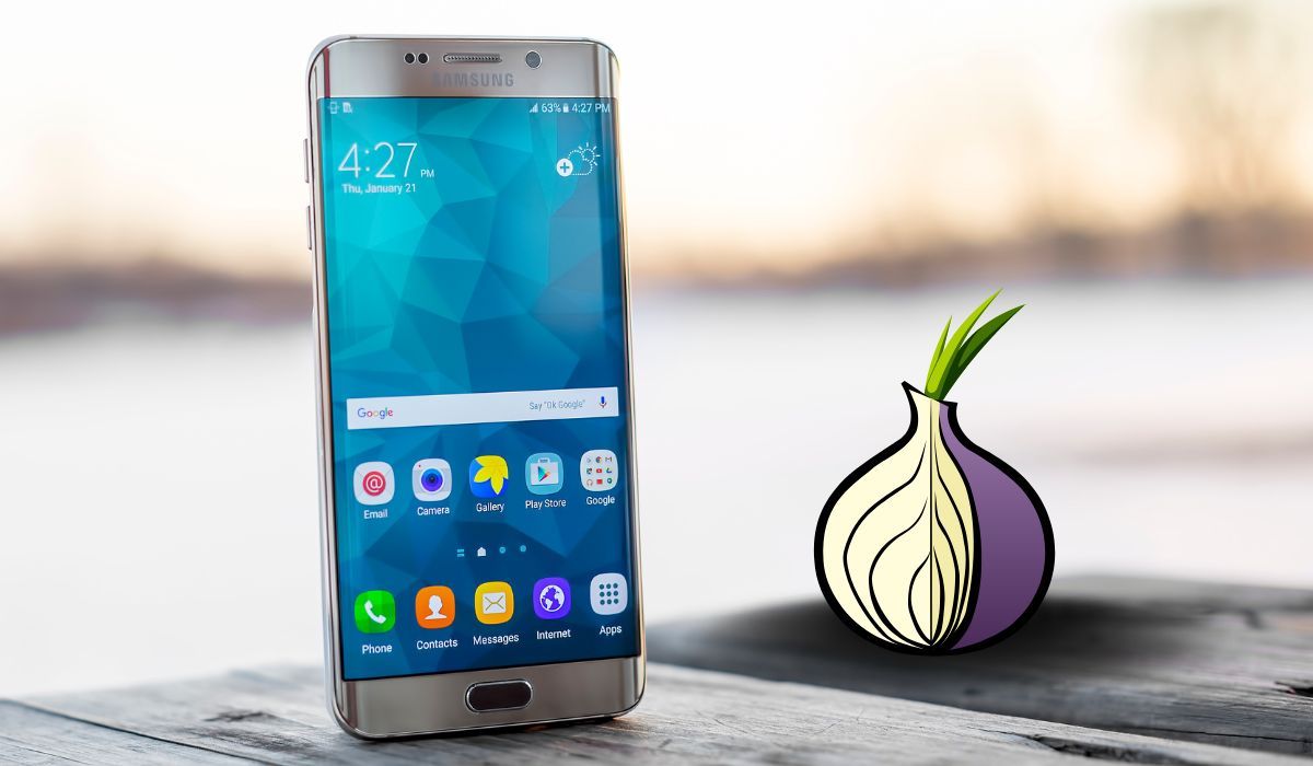 Логотип Tor рядом со смартфоном Samsung