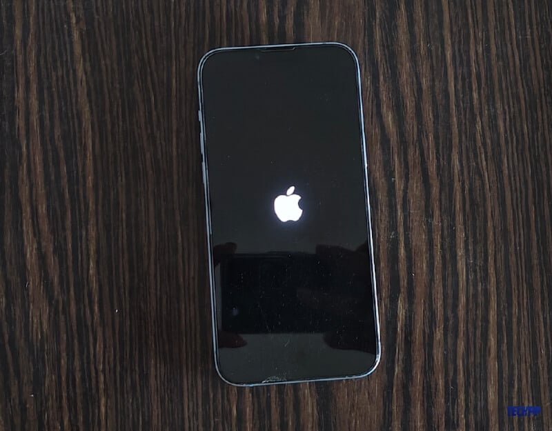 включите iPhone после сушки