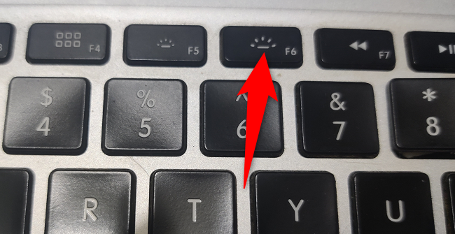 Нажмите клавишу увеличения яркости