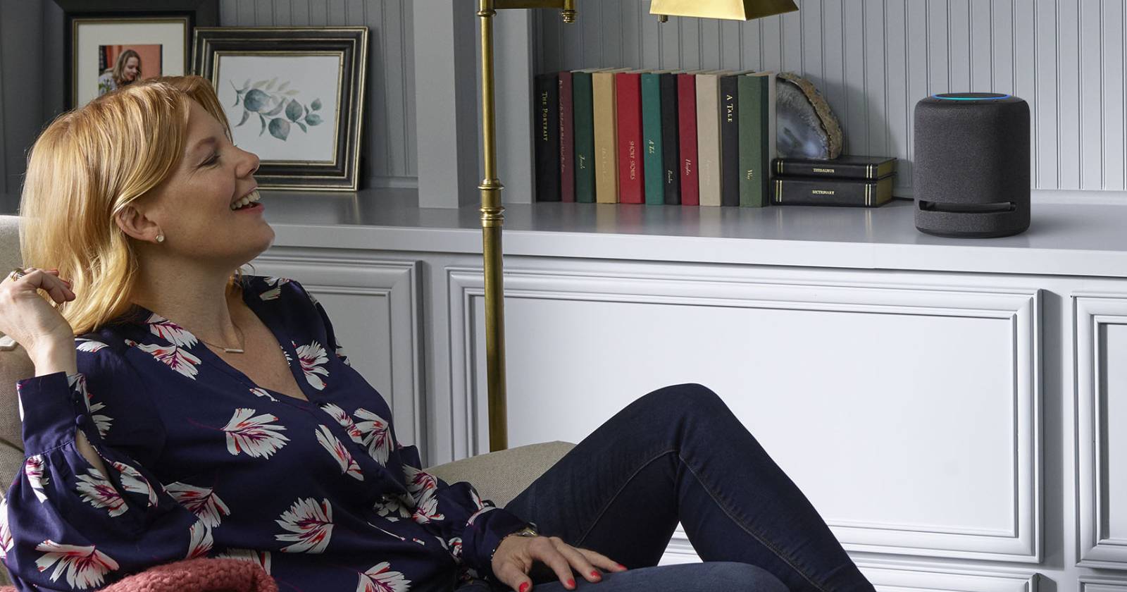 Amazon Echo Studio smart-динамик — вид спереди