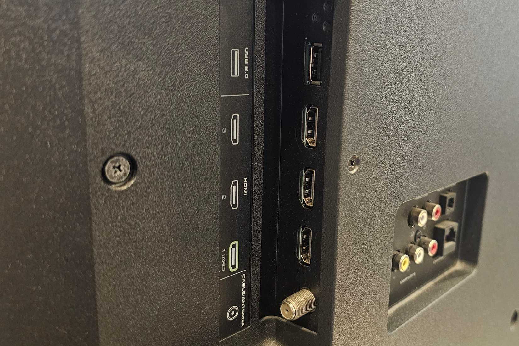 Порты USB, HDMI и RCA на задней панели телевизора Vizio