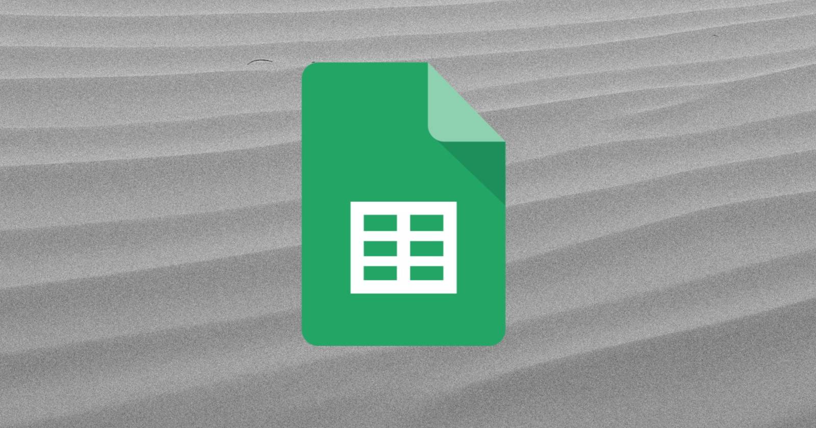 Журнал Google Sheets на сером фоне с таблицей