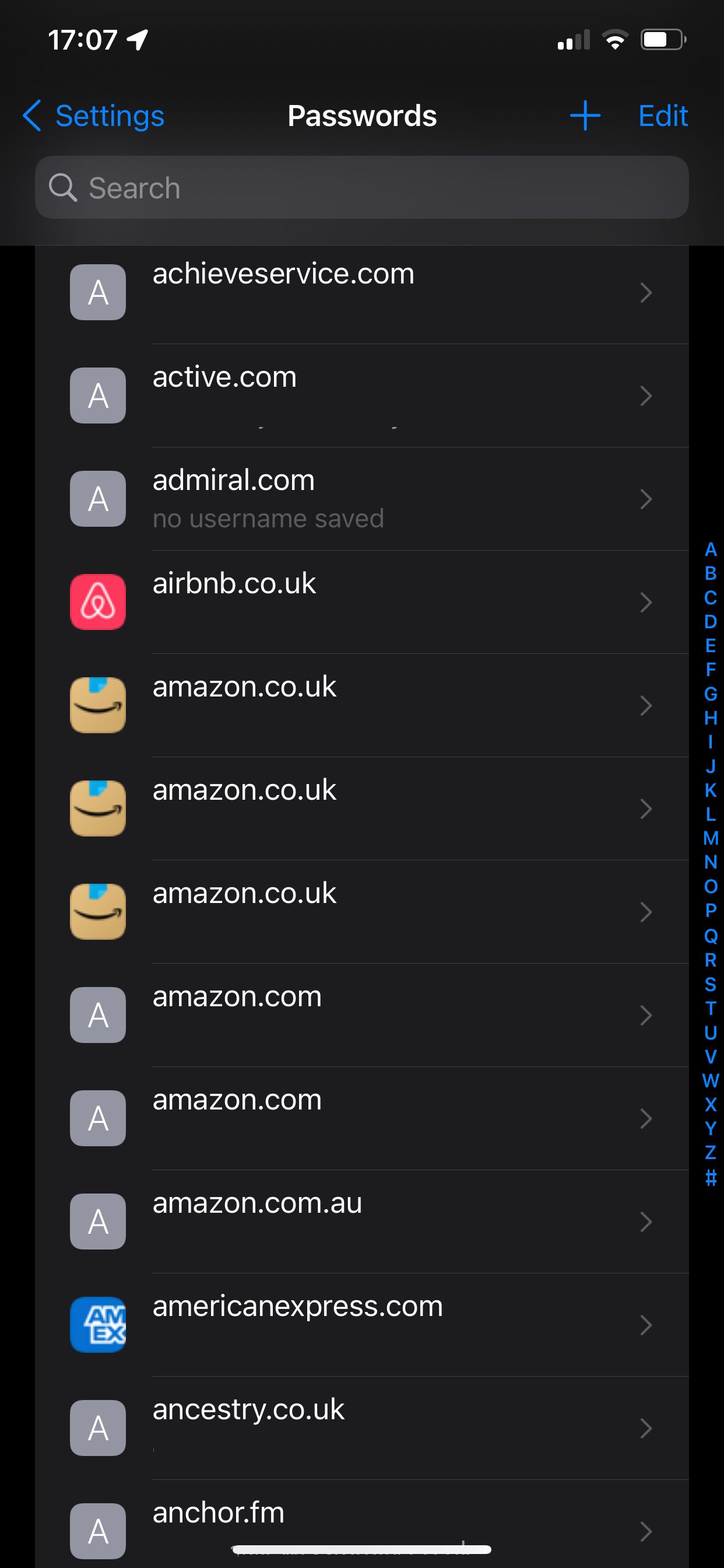 Скриншот со списком Паролей на iOS.