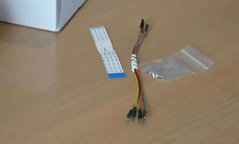 Кабели сенсорного экрана и Raspberry Pi, крупный план подключения