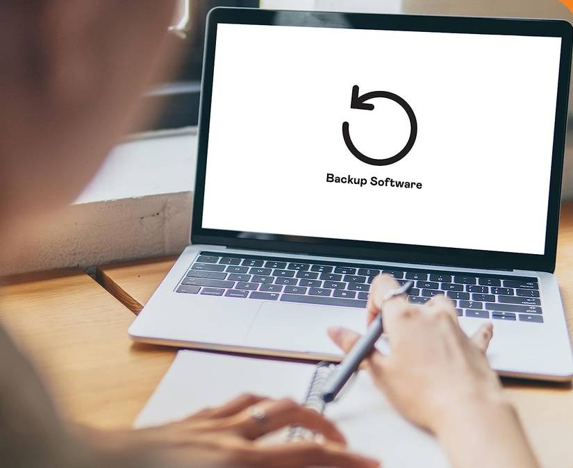 Программа резервного копирования Western Digital открыта на ноутбуке