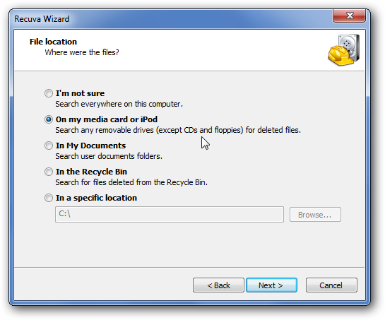 Выбор съёмного носителя в Recuva (пример: SD‑карта) 