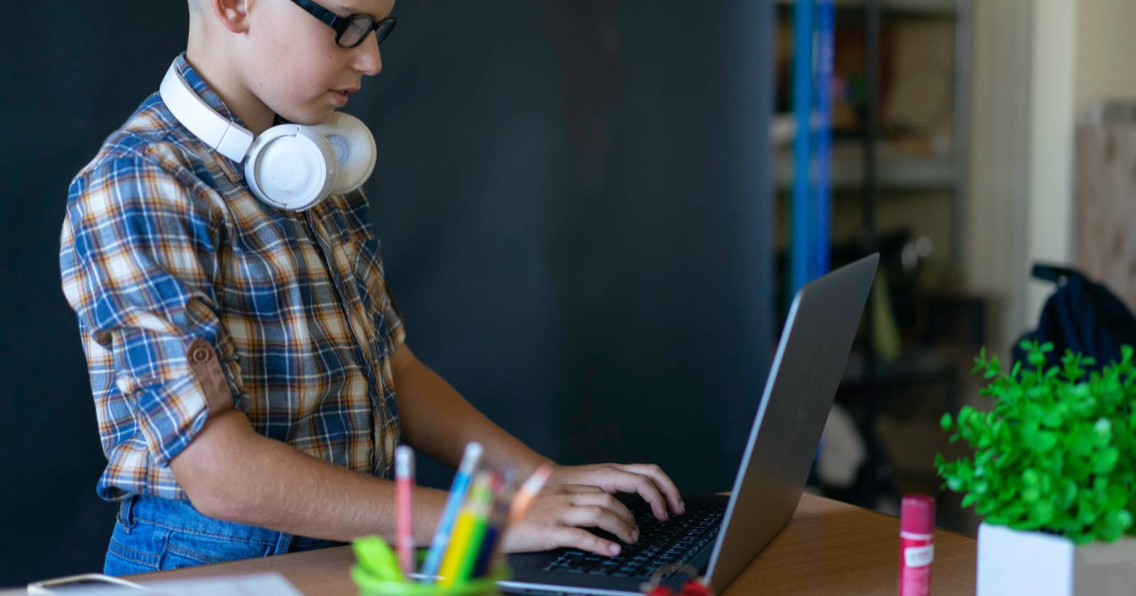 Включить Education Themes в Windows 11