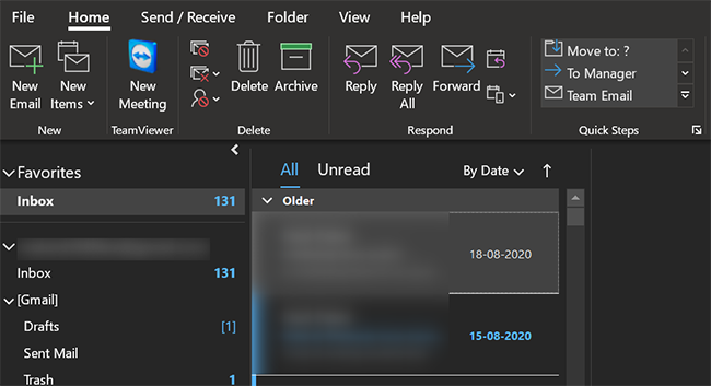 Интерфейс Outlook на рабочем столе в тёмной теме.