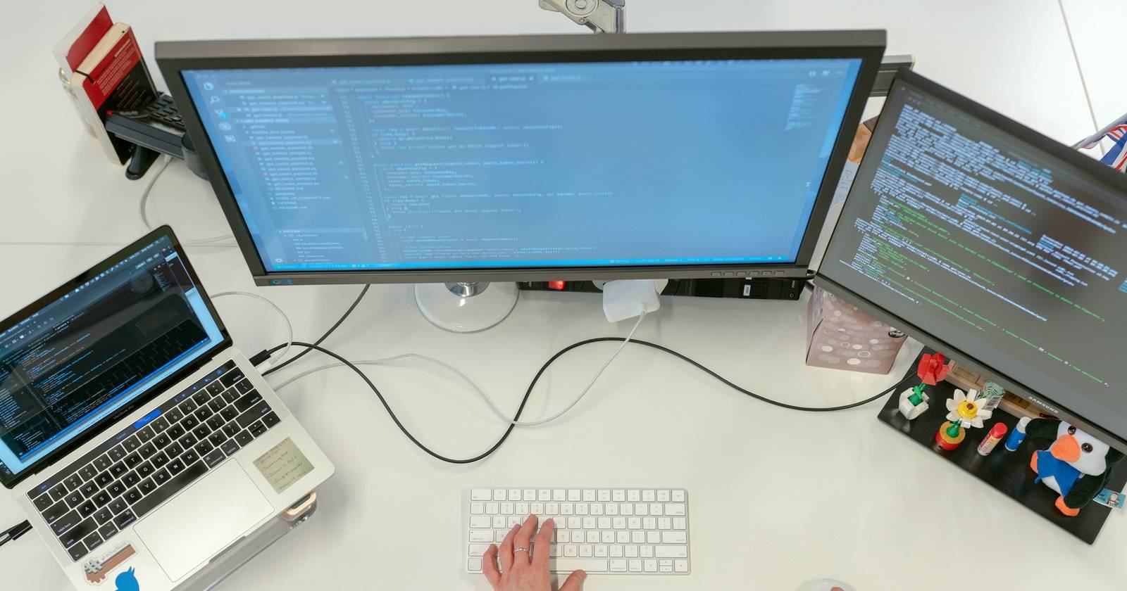 Среднее массива — примеры на Python, C++, JS, C