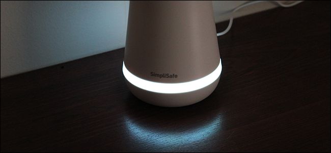 Базовая станция SimpliSafe подключена к сети питания