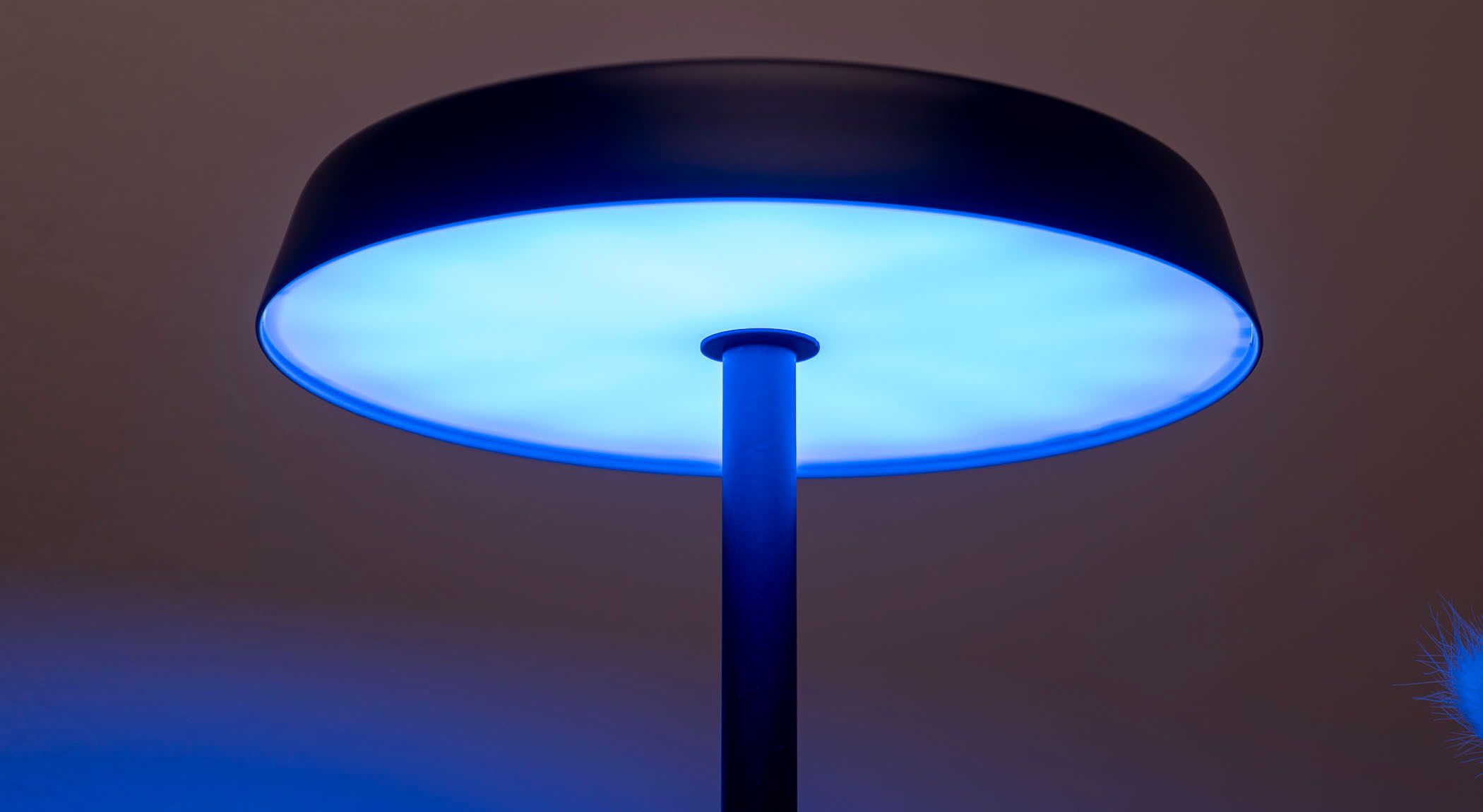 Светодиод на умной лампе Nanoleaf Umbra Cup.