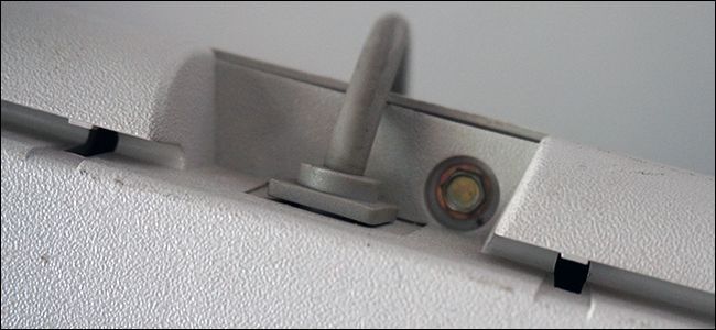 Крышка корпуса Model M снята, вид снизу