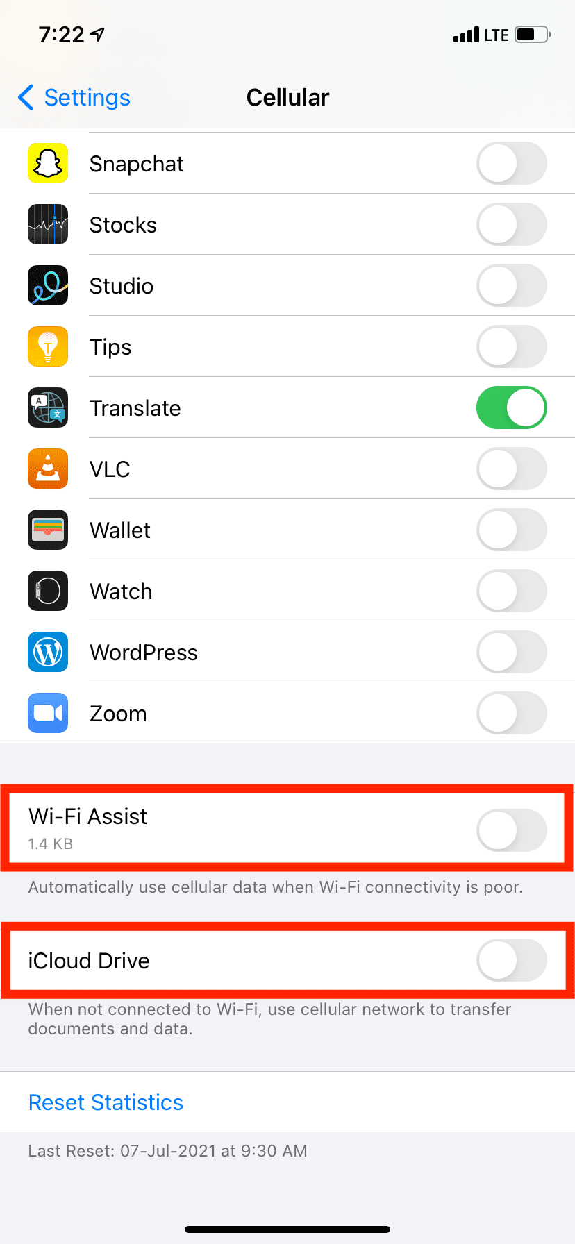 Выключите Wi‑Fi Assist и синхронизацию iCloud по сотовой сети, чтобы экономить данные.