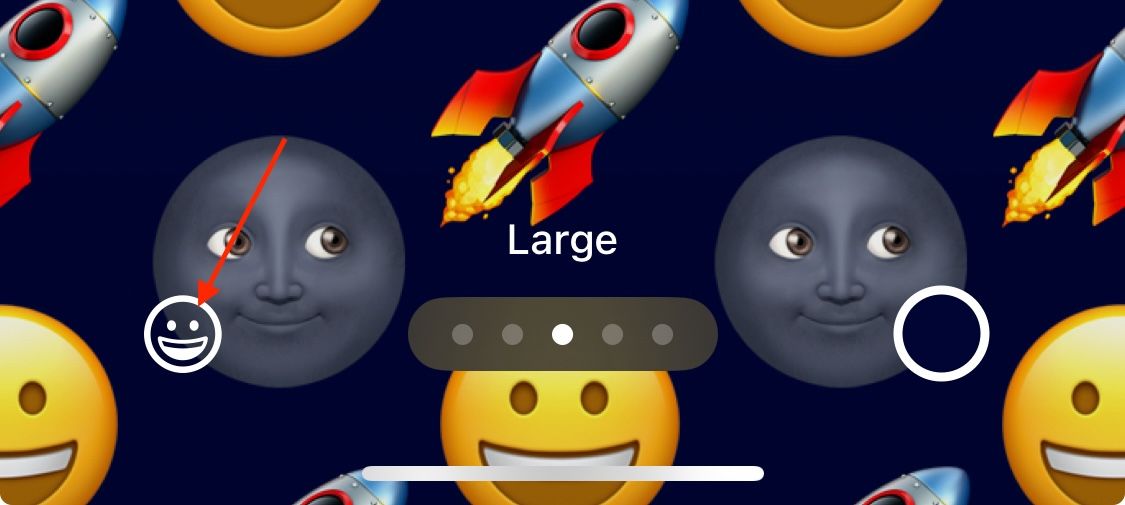 Изменение эмодзи-обоев через меню «Настроить»