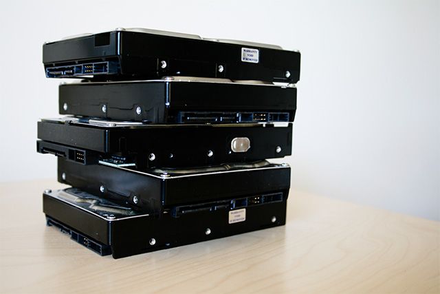 Жёсткий диск и SSD-накопители в сервере