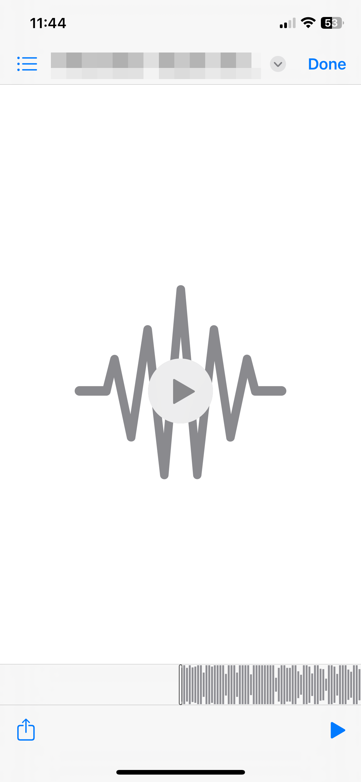 Аудиофайл в приложении «Файлы» на iPhone.