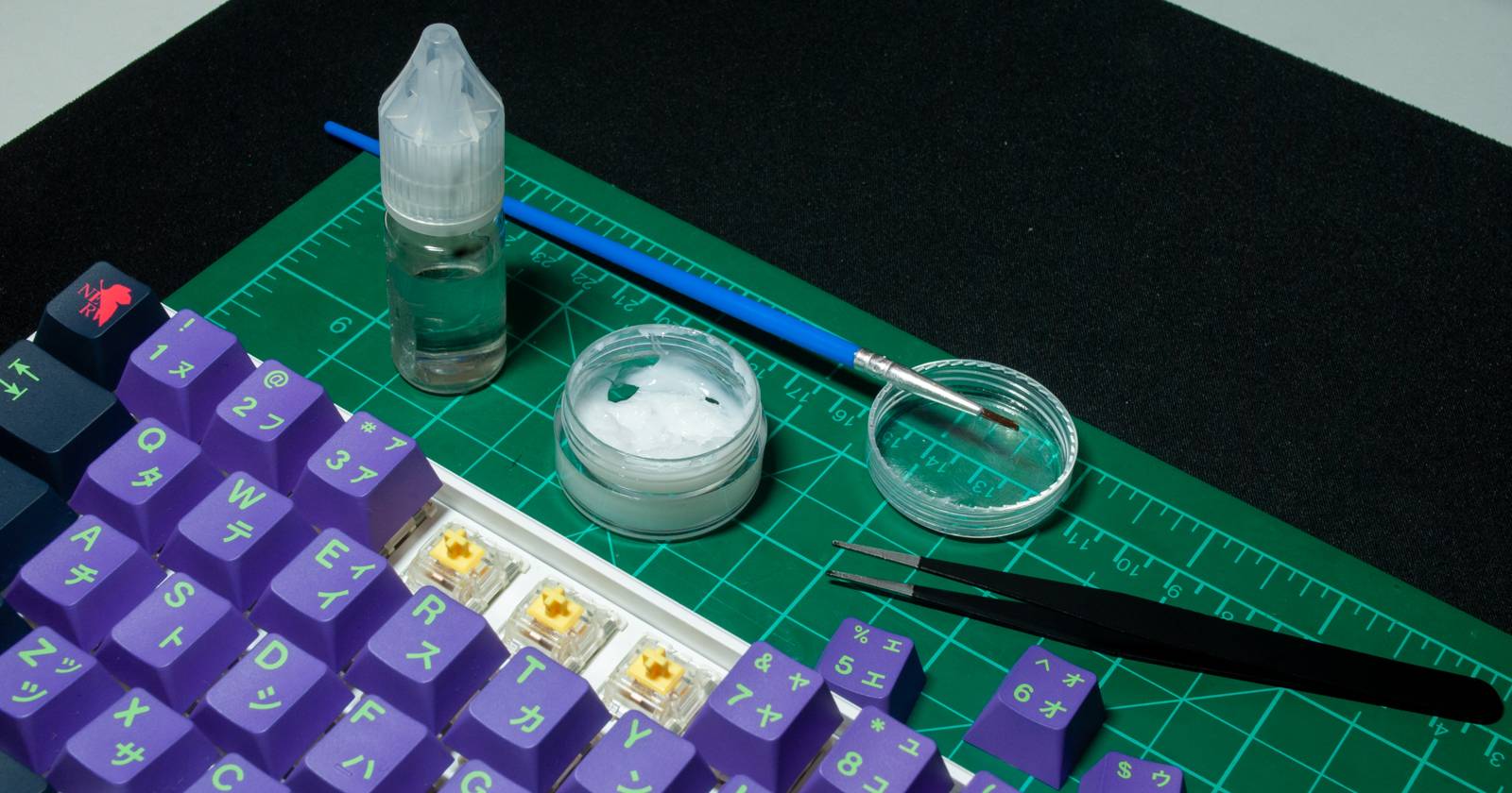 Switch lubing tools and keyboard