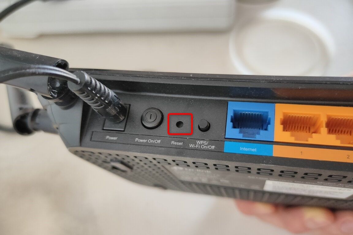 Задняя панель роутера TP‑Link Archer C6, вид портов Ethernet.